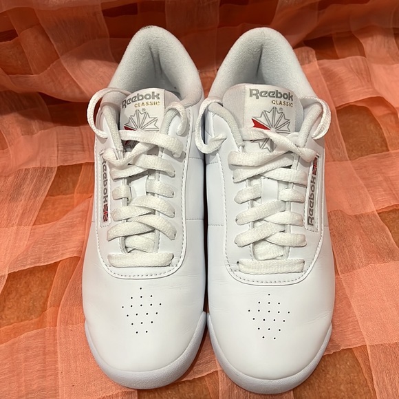 Reebok classic tennis shoes - Picture 2 of 4